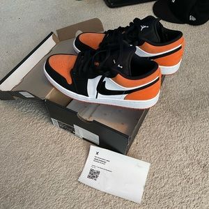 Jordan 1 low shattered backboard